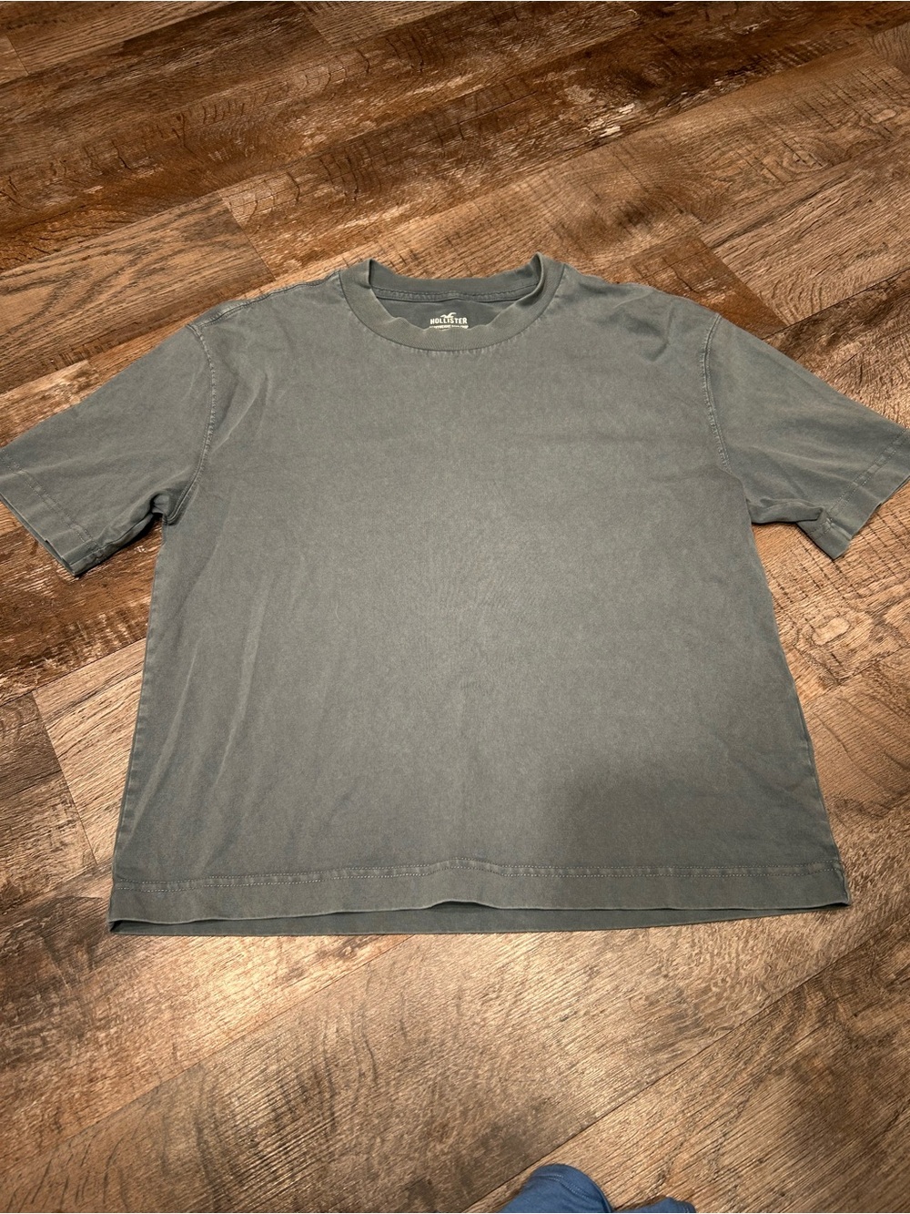 Hollister Short-Sleeve Crewneck T-Shirt in Slate Gray